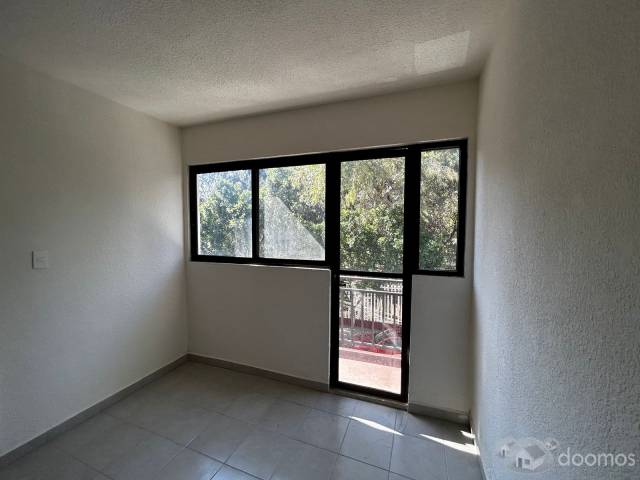 Venta de pequeño depto. Excelente ubicación, exterior y listo para habitar