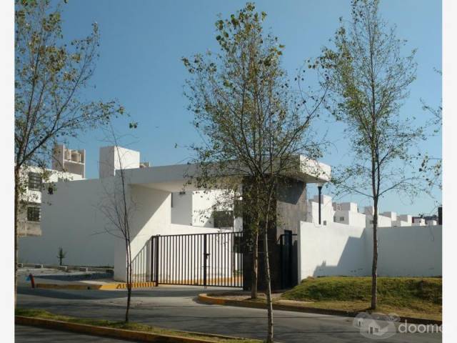 Bonita casa con vista al club de golf