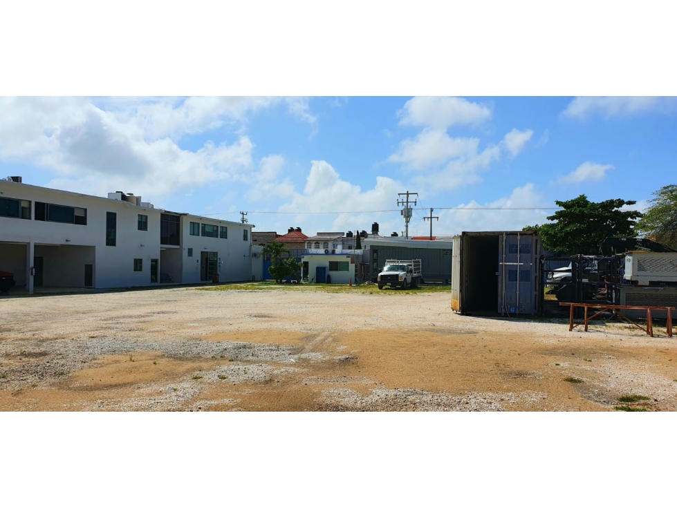 RENTA NAVE INDUSTRIAL PATIO  OFICINAS EN MUNDO MAYA CIUDAD DEL CARMEN