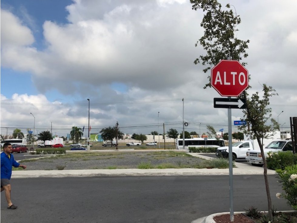 Cerradas de Anahuac Terreno Renta 323 mts2 HEB  LSL