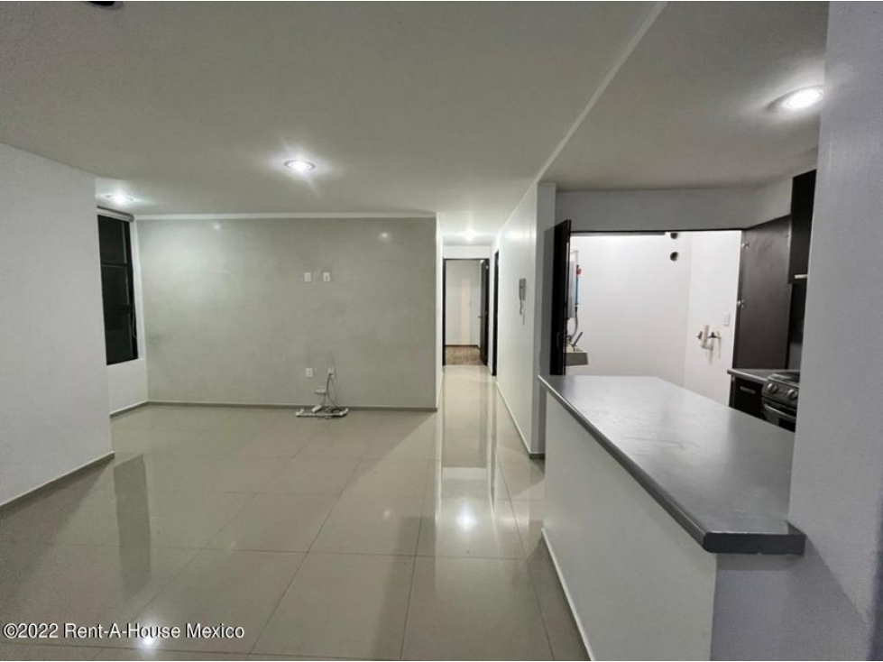 Departamento en Venta en Av Primero de Mayo,8 de Agosto.RU 22-4154