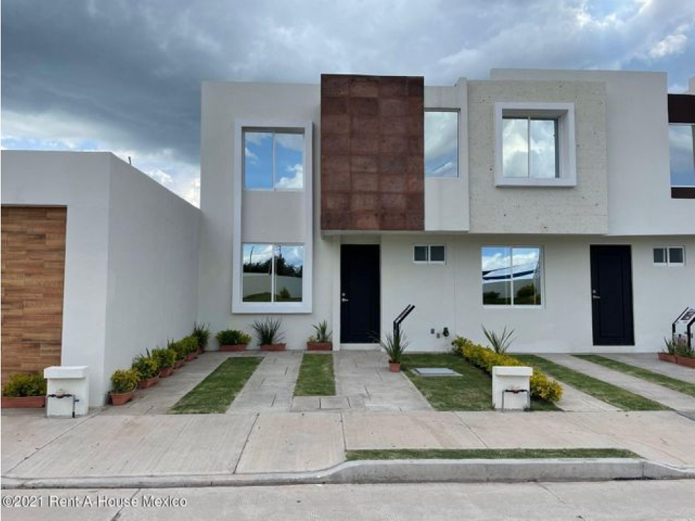 VENTA, Irapuato - Casa de 2 recámaras con área de lavado