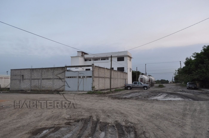 BODEGA INDUSTRIAL CON OFICINAS EN RENTA, CARR. A COBOS, TUXPAN, VER.